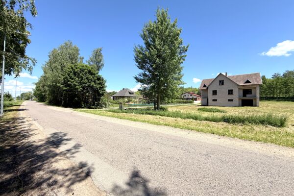 Erdvus Namas Su Ukiniu Pastatu Ir Erdviu Sklypu Ramybės Ir Gamtos Oazei šalia Nevežio upės.