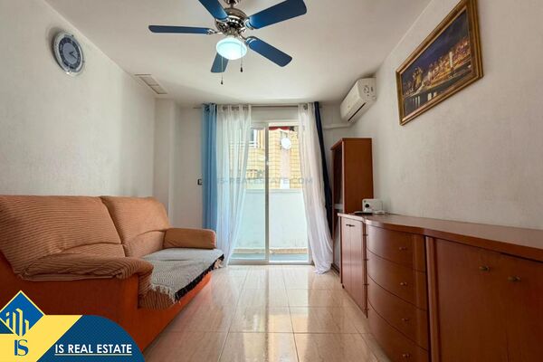 Apartamentas su terasa, Alicante provincijoje, Torrevieja mieste. 3 kambariai | 72 m² | 450 metrų ik