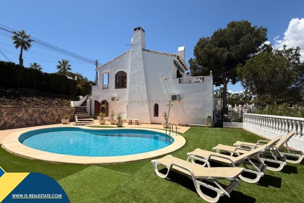 Vila su privačiu baseinu, Alicante provincijoje, Orihuela Costa mieste. 5 kambariai | 156 m² | 3.2 k