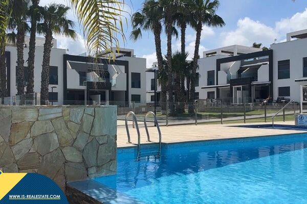 Bungalas su bendru baseinu, Alicante provincijoje, Orihuela Costa mieste. 3 kambariai | 67 m² | 1 ki