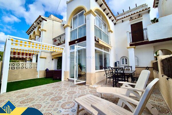 Namas su bendru baseinu, Alicante provincijoje, San Miguel de Salinas mieste. 2 kambariai | 56 m² | 