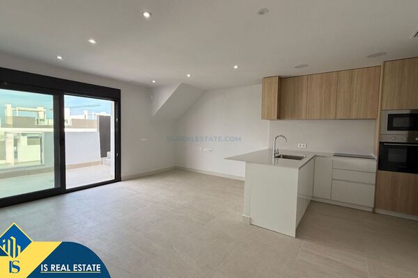 Apartamentas su bendru baseinu, Alicante provincijoje, Torrevieja mieste. 3 kambariai | 115 m² | 500