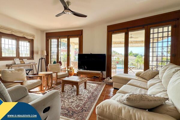 Vila su privačiu baseinu, Alicante provincijoje, Orihuela Costa mieste. 8 kambariai | 450 m² | 600 m