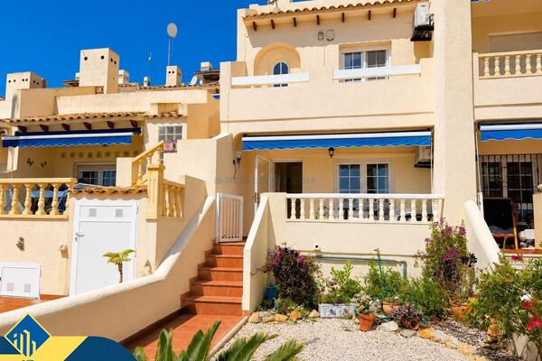 Namas su bendru baseinu, Alicante provincijoje, Orihuela Costa mieste. 4 kambariai | 100 m² | 6 kilo