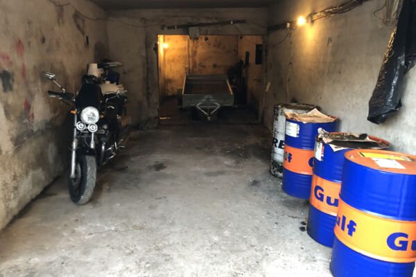 Parduodamas požeminis dvigubas mūrinis garažas su duobe Justiniškėse