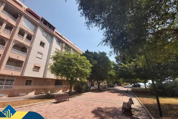 Apartamentas su terasa, Alicante provincijoje, Torrevieja mieste, Playa de los Náufragos rajone. 4 k