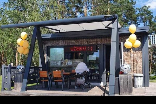 Parduodamas įrengtas jūrinis konteineris komercinei veiklai