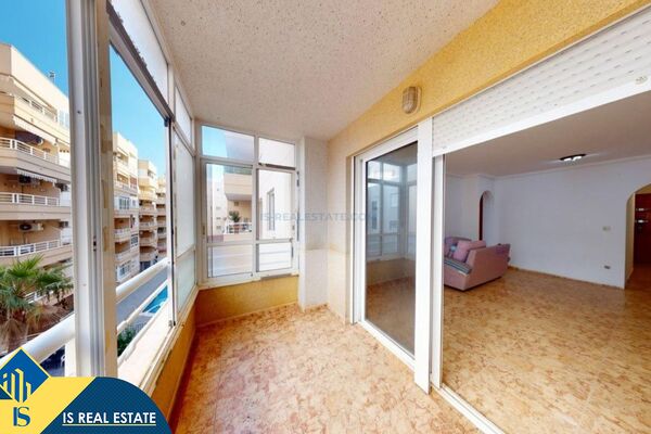 Apartamentas skirtas renovacijai, Alicante provincijoje, Torrevieja mieste. 3 kambariai | 69 m² | 60