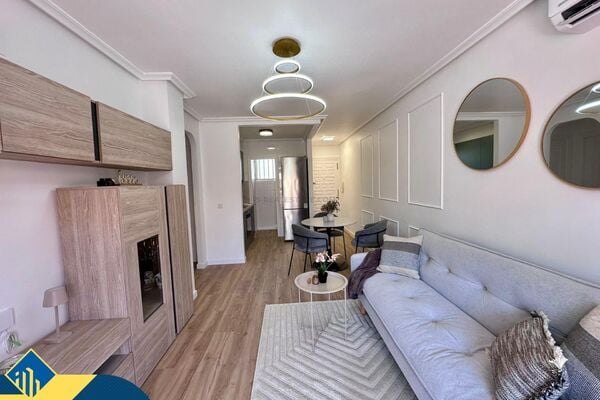Renovuotas apartamentas su bendru baseinu, Alicante provincijoje, Torrevieja mieste, Playa del Cura 