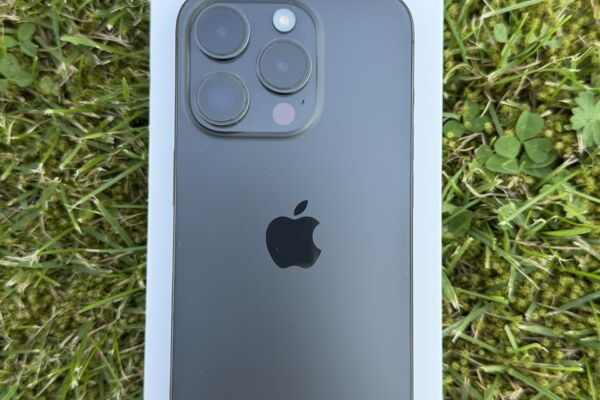 Parduodamas iPhone 15 Pro, 128Gb (juodas)