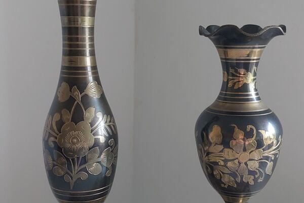 Vintažinės žalvarinės vazos iš Indijos (24,5 cm ir 20,5 cm)