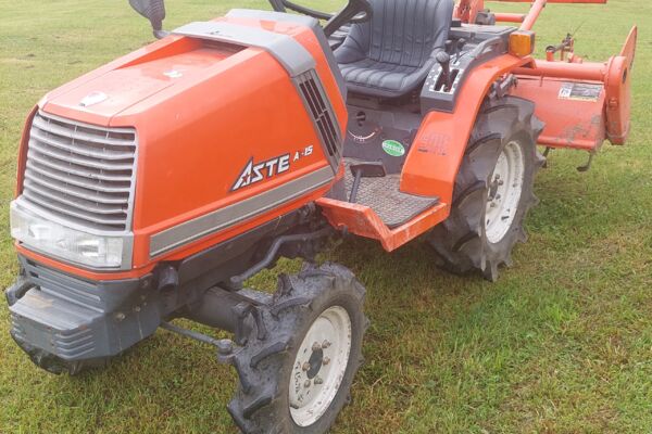 Traktoriukas kubota aste 15, Traktoriai