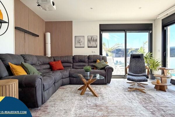 Vila su privačiu baseinu, Alicante provincijoje, Orihuela Costa mieste. 3 kambariai | 140 m² | 2.7 k