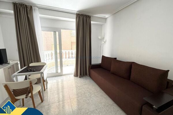 Studija su terasa, Alicante provincijoje, Torrevieja mieste, Playa del Cura rajone. 1 kambarys | 32 