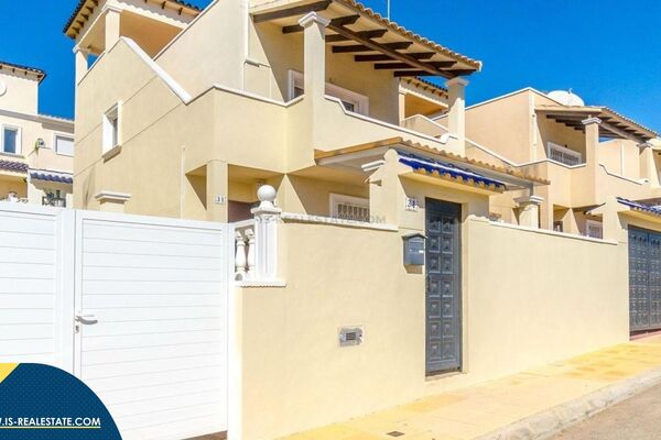 Namas su bendru baseinu, Alicante provincijoje, San Miguel de Salinas mieste. 4 kambariai | 140 m² |