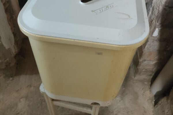 Veikianti Омь См-1.5 skalbimo mašina mašinos skalbyklė 220 V ~ 50 Hz , 370 W, pagaminimo metai 1992