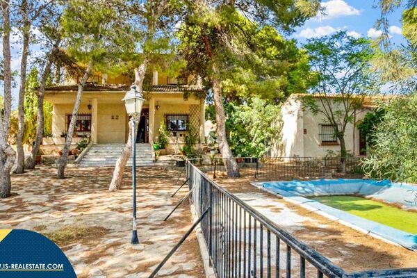 Vila su privačiu baseinu, Alicante provincijoje, Torrevieja mieste, Los Balcones rajone. 9 kambariai