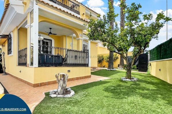 Vila su privačiu baseinu, Alicante provincijoje, Orihuela Costa mieste. 4 kambariai | 140 m² | 2.7 k