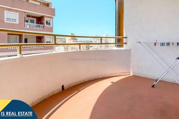 Apartamentas su terasa, Alicante provincijoje, Torrevieja mieste. 4 kambariai | 129 m² | 450 metrų i